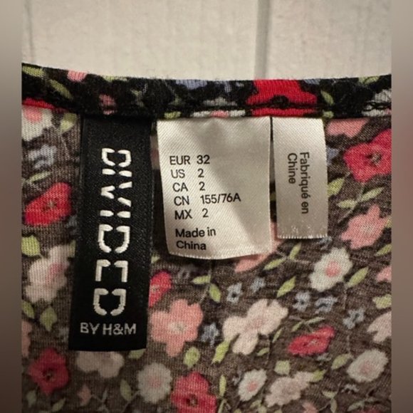 🌟 Free Add On - H&M Flowy Floral Tank Top - Picture 3 of 4